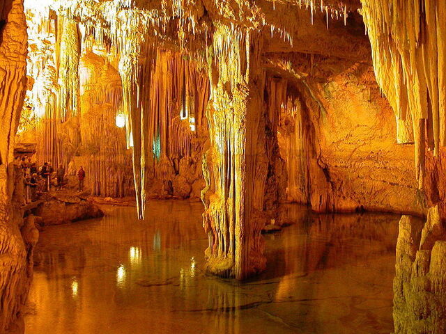Cueva de estalactitas cerca de Alghero