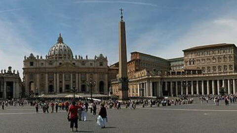 Plaza de San Pedro en la ciudad del Vaticano
