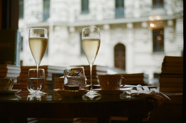 Disfrutar del prosecco de vacaciones en Italia