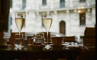 Disfrutar del prosecco de vacaciones en Italia