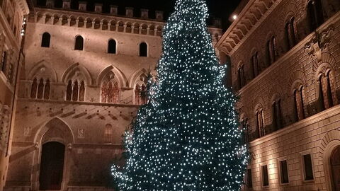 Siena, Piazza Salimbeni, Navidad
