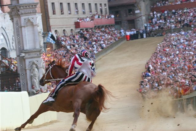 Carrera en el Palio di Siena