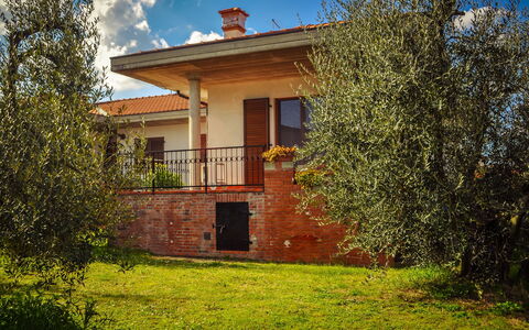 La Casina Del Canneto: Casa, Propiedad, Casa, Edificio, Bienes Raíces, Barrio Residencial, Arquitectura, Cielo, Árbol, Área Rural