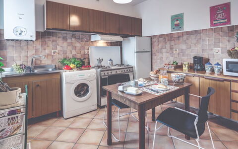 La Casina Del Canneto: Propiedad, Habitación, Cocina, Edificio, Mueble, Bienes Raíces, Casa, Diseño De Interiores, Gabinetes, Electrodoméstico