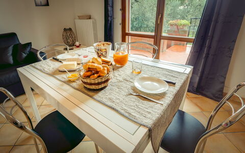 La Casina Del Canneto: Comida, Desayuno, Comedor, Mesa, Habitación, Desayuno Tardío, Propiedad, Mueble, Manteles, Diseño De Interiores