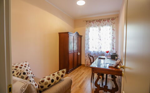 Antonietta: Habitación, Propiedad, Mueble, Diseño De Interiores, Bienes Raíces, Edificio, Casa, Suelo, Casa, Cubiertas De Ventanas
