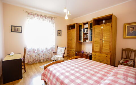 Antonietta: Habitación, Habitación, Mueble, Cama, Propiedad, Sábana, Marco De La Cama, Diseño De Interiores, Edificio, Suelo