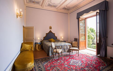 Villa Rocchi: Habitación, Habitación, Propiedad, Mueble, Cama, Diseño De Interiores, Techo, Sábana, Edificio, Bienes Raíces
