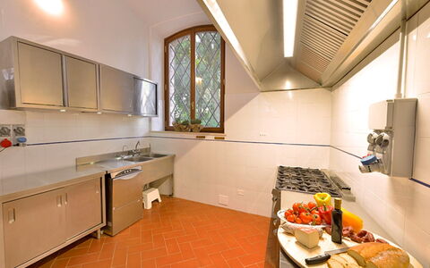Villa Rocchi: Mostrador, Habitación, Propiedad, Cocina, Diseño De Interiores, Gabinetes, Techo, Mueble, Suelo, Edificio
