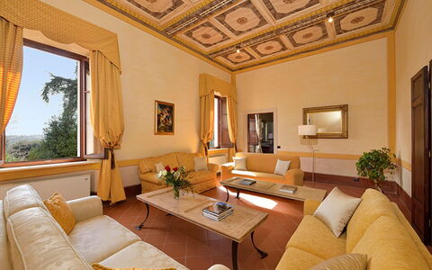 Villa Rocchi: Habitación, Techo, Diseño De Interiores, Propiedad, Sala, Mueble, Edificio, Bienes Raíces, Suite, Pared