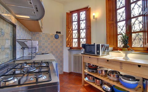 Villa Stolli: Habitación, Propiedad, Mostrador, Cocina, Edificio, Mueble, Gabinetes, Diseño De Interiores, Casa, Casa