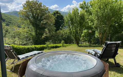 Il Palazzetto: Nube, Planta, Cielo, Planta De La Comunidad, Verde, Paisaje Natural, Agua, Botánica, Árbol, Vegetación
