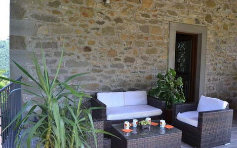 Il Nido In Garfagnana: Propiedad, Pared, Habitación, Mueble, Loseta, Diseño De Interiores, Casa, Edificio, Mesa, Ladrillo