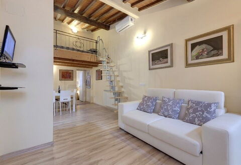 Residenza Monna Lisa: Propiedad, Habitación, Edificio, Mueble, Diseño De Interiores, Suelo, Bienes Raíces, Suelos De Madera, Sala, Casa