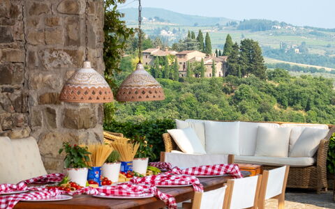 Villa Le Corti: Mueble, Mesa, Mueble Para Exteriores, Silla, Mesa Al Aire Libre, Linos, Comida, Manteles, Cocina Y Comedor Mesa, Patio