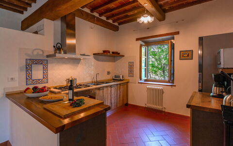 Villa Il Prato: Madera, Cocina, Diseño De Interiores, Piso, Mostrador, Aparato De Cocina, Casa, Techo, Mueble, Habitación