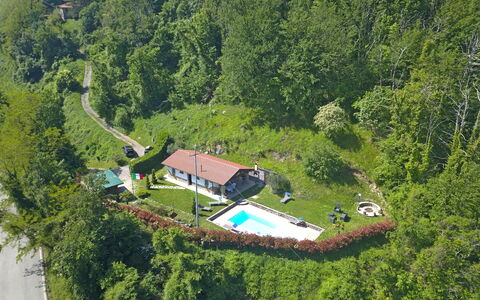 Villa San Rocco: Árbol, Planta, Pendiente, Paisaje Natural, Edificio, Casa, Paisaje, Montaña, Ocio, La Carretera