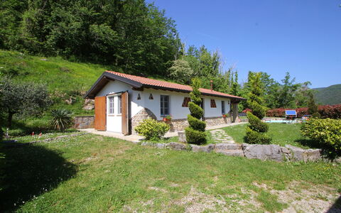 Villa San Rocco: Planta, Edificio, Propiedad, Ventana, Planta De La Comunidad, Cielo, El Terreno Del Lote, Puerta, Casa, Paisaje Natural