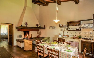 Mandorlo: Propiedad, Habitación, Edificio, Techo, Diseño De Interiores, Mueble, Casa, Cocina, Haz, Bienes Raíces