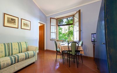 Cottage: Habitación, Propiedad, Mueble, Edificio, Suelo, Diseño De Interiores, Bienes Raíces, Casa, Madera Dura, Sala