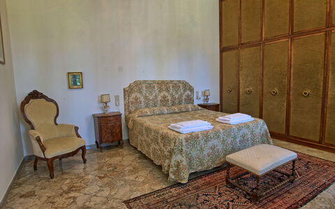Il Poggio Di Patrignone: Habitación, Mueble, Propiedad, Habitación, Cama, Diseño De Interiores, Sábana, Pared, Suelo, Edificio