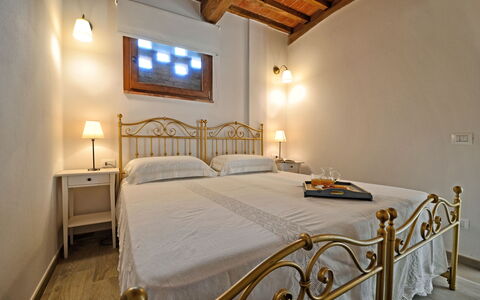 Il Fienile Di Giovanna: Habitación, Cama, Habitación, Mueble, Propiedad, Marco De La Cama, Sábana, Edificio, Lecho, Bienes Raíces