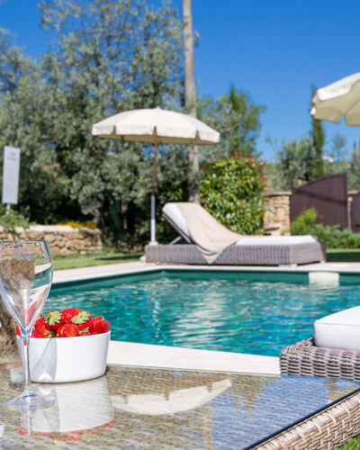 Villa Melinda: Piscina, Propiedad, Bienes Raíces, Casa, Casa, Edificio, Patio Interior, Ocio, Inmuebles, Recurso