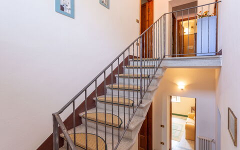 Villa Mastiano: Escalera, Pretil, Propiedad, Habitación, Edificio, Balaustre, Casa, Bienes Raíces, Casa, Arquitectura