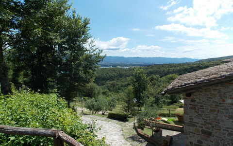 Villa Latera: Propiedad, Desierto, Cielo, Montaña, Árbol, Casa, Paisaje, Cabaña, Área Rural, Vacaciones