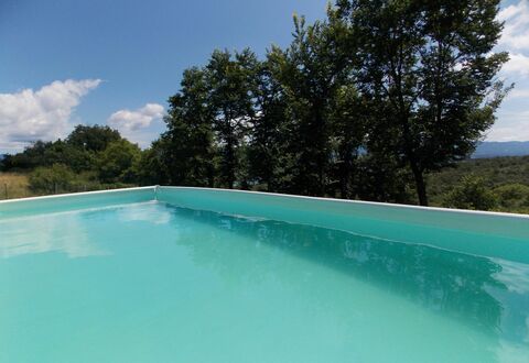 Villa Latera: Piscina, Azul, Propiedad, Agua, Los Recursos Hídricos, Azur, Vacaciones, Ocio, Árbol, Bienes Raíces