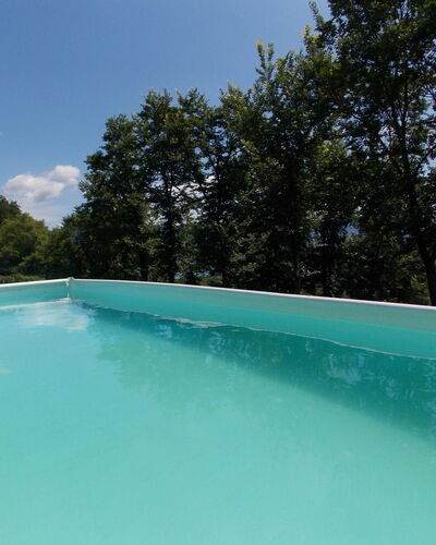 Villa Latera: Piscina, Azul, Propiedad, Agua, Los Recursos Hídricos, Azur, Vacaciones, Ocio, Árbol, Bienes Raíces