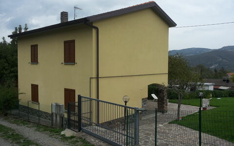 Appartamento Porretta Terme: Propiedad, Casa, Edificio, Pared, Arquitectura, Fachada, Barrio Residencial, Bienes Raíces, Área Rural, Casa
