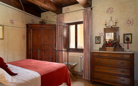 Villa Paola: Mueble, Diseño De Interiores, Pared, Habitación, Madera, Cama, Piso, Techo, Habitación, Suelo
