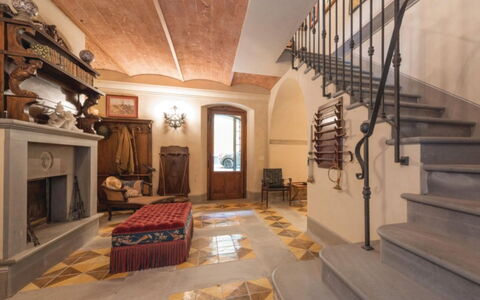 Villa Paola: Propiedad, Edificio, Habitación, Diseño De Interiores, Techo, Suelo, Escalera, Inmuebles, Sala, Casa