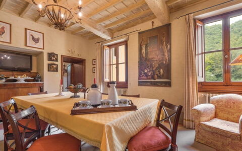 Villa Paola: Habitación, Propiedad, Edificio, Mueble, Diseño De Interiores, Techo, Comedor, Mesa, Casa, Sala