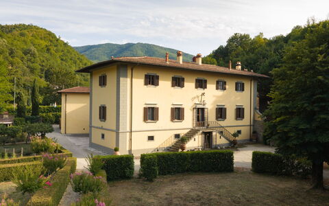 Villa Paola: Inmuebles, Cabaña, Hacienda, Jardín, Casa De Campo, Paisajismo, Villa, Césped, Yarda, Porche