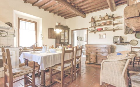 La Casetta: Propiedad, Habitación, Edificio, Mueble, Diseño De Interiores, Techo, Casa, Comedor, Suelo, Bienes Raíces