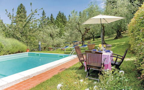 La Casetta: Propiedad, Piscina, Casa, Bienes Raíces, Patio Interior, Casa, Hierba, Ocio, Yarda, Césped