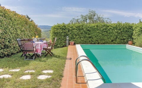 La Casetta: Propiedad, Piscina, Bienes Raíces, Casa, Hierba, Ocio, Patio Interior, Casa, Edificio, Cabaña