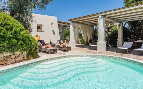 Salento Luxury Retreat: Agua, Planta, Propiedad, Mueble, Piscina, Cielo, Silla, Azur, Árbol, Mueble Para Exteriores