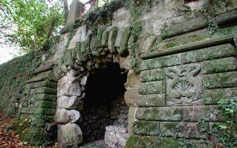 Villa Del Conte: Restos, Pared, Pared De Piedra, Klippe, Árbol, Edificio, Afloramiento, Arquitectura, Casa, Formación