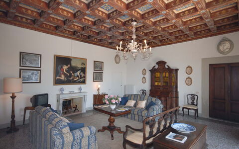 Villa Del Conte: Propiedad, Habitación, Techo, Edificio, Diseño De Interiores, Mueble, Bienes Raíces, Casa, Casa, Sala