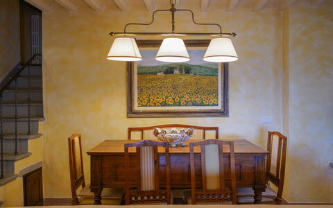 Villa San Lorenzo: Habitación, Techo, Diseño De Interiores, Encendiendo, Mueble, Lámpara, Mesa, Edificio, Pared, Candelabro
