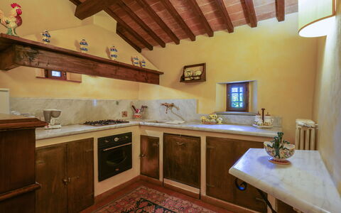 Villa San Lorenzo: Propiedad, Habitación, Mueble, Edificio, Cocina, Casa, Lavabo, Diseño De Interiores, Suelo, Techo
