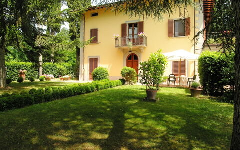 Villa i Cedri: Propiedad, Casa, Casa, Verde, Yarda, Edificio, Inmuebles, Hierba, Césped, Bienes Raíces