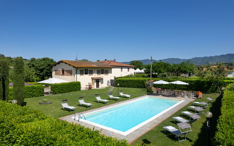 Villa Del Borgo: Inmuebles, Hacienda, Villa, Piscina, Césped, Casa De Campo, Hotel, Recurso, Paisajismo, Yarda