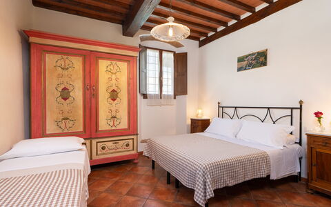 Villa Del Borgo: Mueble, Diseño De Interiores, Piso, Suelo, Habitación, Techo, Cama, Mesa, Habitación, Sábana