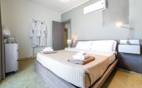 Trulli Itaka: Habitación, Cama, Mueble, Habitación, Propiedad, Colchón, Sábana, Marco De La Cama, Diseño De Interiores, Suelo