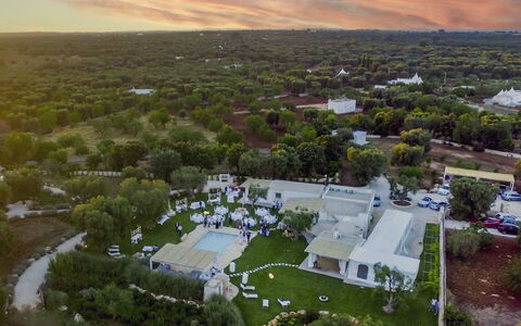 Trulli Itaka: Planta, Cielo, Nube, Árbol, Diseño Urbano, El Terreno Del Lote, Hierba, Paisaje, Espacio Publico, Ciudad
