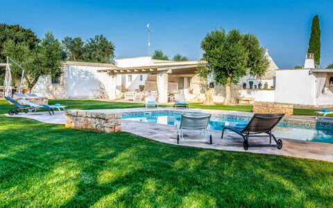 Trulli Itaka: Propiedad, Edificio, Inmuebles, Bienes Raíces, Casa, Barrio Residencial, Arquitectura, Hierba, Piscina, Casa